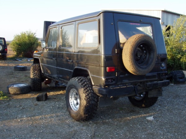 g-wagen with 35''s and wheel & spring spacers 1 (600 x 450).jpg